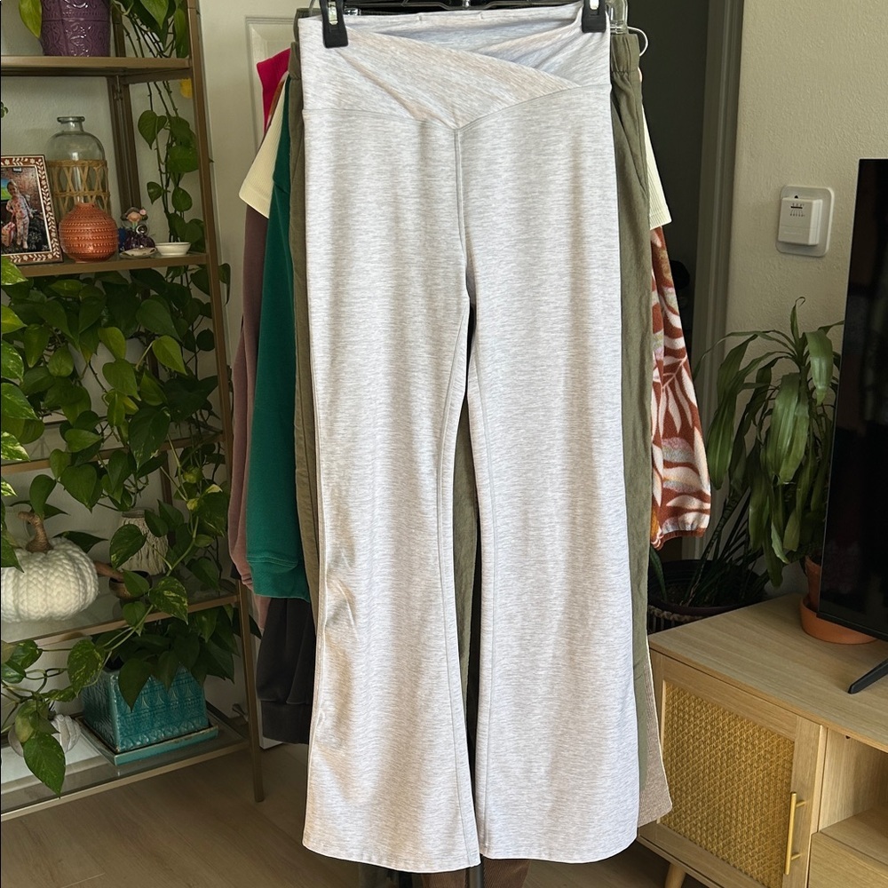 Women’s Flare Leggings. Medium. 30” inseam